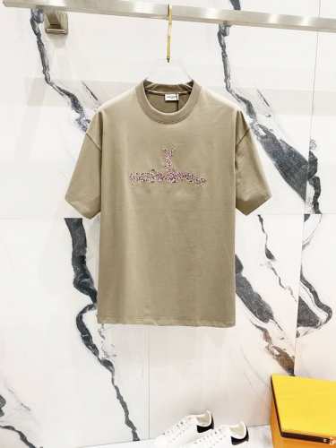 隔天到 Ysl 圣罗兰 拼色字母Logo万针刺绣 精致升级，灵感源自八十年代复古 原版面料 官方同款 短袖T恤 定制260克同缸染面料 手感非常舒服 春夏最新砖