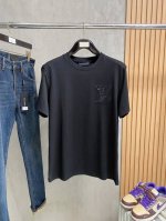 lv 2025Ss蛇年贺岁款春夏精品短袖T恤 官网同步 高端品质 定制顶级纯棉面料，顶级大厂1:1制作，时尚大牌重工艺Logo设计，手感柔软细腻 穿着亲肤舒适