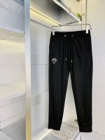官网原单货 可穿220斤范思哲Versace 简约时尚 早春款卫裤松紧裤休闲裤长裤身穿着非常舒适 低调不失奢华 穿出去非常有档次,裤型款式和裁剪亦无需多言 上身