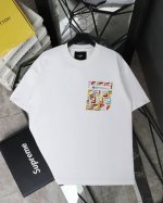 fendi 芬迪 2025款高级刺绣拉链口袋贴饰短袖圆领T恤 无论是日常穿搭还是参加派对，这款芬迪短袖都能展示出您的时尚品味和个性。这款短袖具有舒适的剪裁和休闲