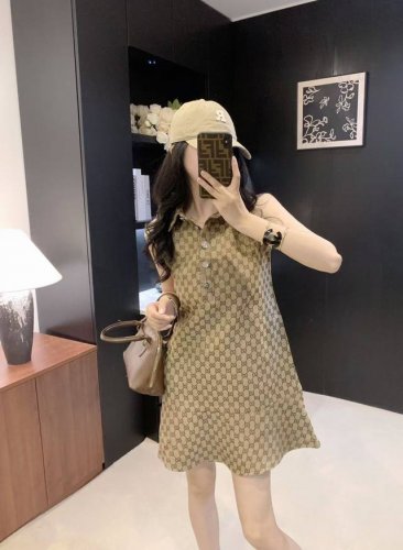上新 gucc* 古驰 25Ss夏季新款Logo提花无袖背心娃娃连衣裙 上身百搭时尚 不挑人 气质减龄感十足 一秒的吸金强镜 绝绝子 颜色 卡其 尺码 Sml