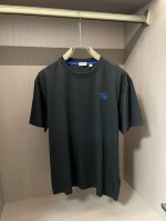 bur 2025春夏新款首发专柜最新款短袖圆领T恤 高端订制 设计前卫时尚 品牌Logo重工艺设计 高端定制丝光云朵棉面料.手感柔软.穿着舒适.专柜级别精致车线