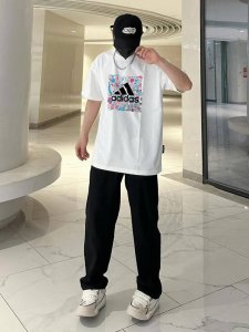 上新！元素碰撞，超级吸睛！Adidas 阿迪达斯三叶草夏日缤纷水果情侣款圆领短袖T恤，全部采用上等原料，质感好颜色鲜明！ 这种款式上身回头率超高！基础款的圆领T