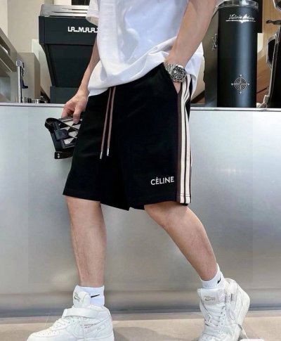 高品质 品名： Celine 赛琳 25Ss新款双面平纹针织 侧边织带刺绣Logo松紧腰带短裤 面料：双面针织 颜色： 黑色 尺码M-L-Xl 腰围 臀围 裤长