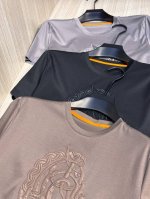 型号Hs022#，爱马家 2025春夏最新大马头贴布绣男士圆领T恤衫，胸前极具代表性的大号马头图案，采用高端重工的3D立体刺绣贴布绣花工艺，大气精致而富有层次感