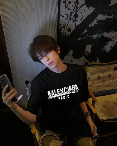 Balenciaga巴黎世家圆领短袖半袖T恤 面料采用260克纯棉双纱食毛面料 双线二本针压线 久洗不变形 原版定制三标 高端进口印花 随意水洗 情侣可穿 男女