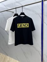 Fendi 芬迪 2025Fw春夏新品圆领打底外穿T恤，立体感Logo微廓形半袖纯棉打底，手感面糯有骨感，柔而有韧性。工艺处理，韧性和抗皱性能得到大幅度提高。微