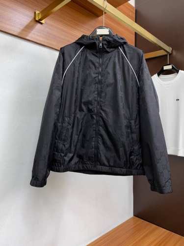 gucci 古奇 Gw专柜新款 Gucci家族年度高端系列 原单奢华时尚休闲男士高端连帽风衣外套夹克。 精致原单辅料+聚酯纤维面料，简洁原版Logo设计更显奢华