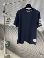 tb 螺纹四杠短袖T恤 色织四杠罗纹 高定纯棉面料 版型宽松挺括 面料采用228克丝光棉面料 凉爽吸汗透气 经典前短后长 男女同款 码数：1.2.3.4