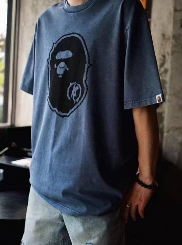 原厂品质 25Ss新款发售 Bape 水洗做旧经典猿人头印花 背后火焰字母Logo 短袖T恤 Vtg复古做旧 280克纯棉 水洗染色做旧 经过多次水洗 骨节处磨