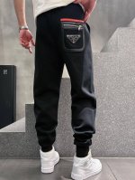 普拉达 顶级货品 2025春夏新款休闲裤！官网同步发售。品牌经典Logo休闲裤 ，定制面料，舒适度极好，手触感强烈。辨识度极高，完美品相工艺。 尺码：M-3Xl