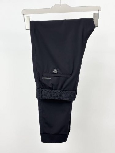 休闲长裤简约时尚新款定制面料，身穿手感舒适 低调不失奢华 非常有档次 搭配口袋设计时尚高端 裤型款式和裁剪亦无需多言 上身精致跃然.真正一等一顶级质料 真正殿堂