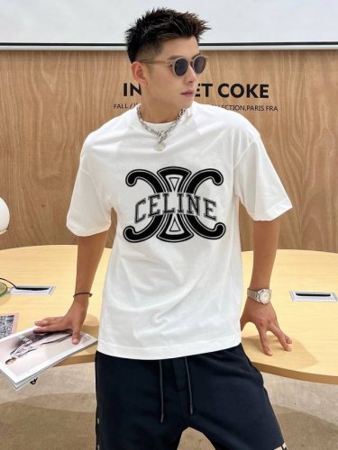 cel家 2025春夏新款首发专柜最新款短袖圆领T恤 高端订制 设计前卫时尚！品牌Logo重工艺设计 高端定制面料.手感柔软.穿着舒适.专柜级别精致车线.做工精
