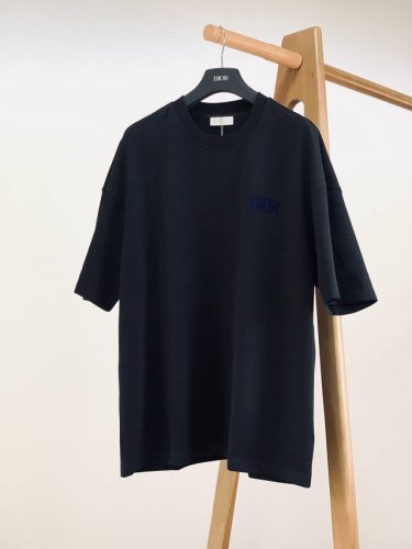 P210支持年后售后 Dior Homme 迪奥 桀傲 2025Ss春夏新品 时尚休闲短袖，这款 Dior Charmt恤以图案设计重新演绎经典的Dior标志。