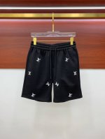 lv 2025春夏新款男士休闲短裤 高端货简洁时尚大方 定制原版进口面料 简洁利落又清爽 品质做工细节经得起任何形式检验简约大方百搭款 上身优雅帅气，焕然一新的