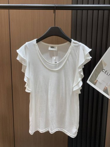 mm62025新版T恤 U领假两件设计 荷叶袖亮点 灵动俏皮 天丝棉 夏日清凉亲肤 简约大方 无论搭配休闲女人半裙都可以 百搭神T 两个色 Sml