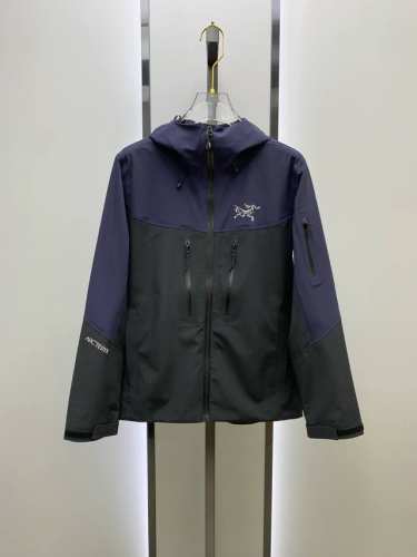 开春新品 始祖鸟 24Ss新款轻薄硬壳冲锋衣 百搭户外男女同款 采用原厂Gore-Tex科技面料 细节辅料全部同步Gtx材质严密防风！不易脏污，打理起来也很省心