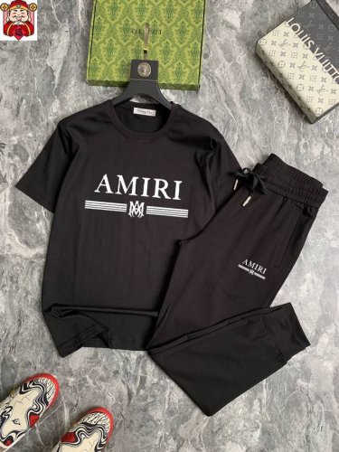 直 Amiri 胖子福音 2025官网同款.世界知名奢侈品牌.夏季男士 双丝光 高品质货套装 采用进口原单面料 ，当季时尚潮流款，百搭爆款。简洁大方，精密的车工