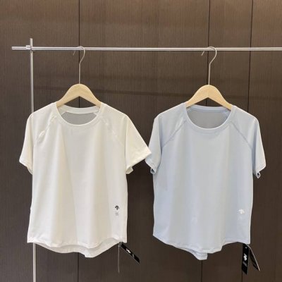 凉感+网眼 25夏季 Descente迪桑特Bodyflex女士抗菌凉感透气网眼T恤短袖 收腰显瘦 采用亲肤高弹面料制成的短袖T恤，排汗强 弹性大，速干效果非常