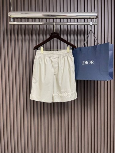 Burberry 绳结刺绣图案短裤，采用棉质材质，裤脚绳结刺绣构成品牌Logo，弹力松紧带腰围，同色系抽绳细节，整体走线平直细腻，面料舒适柔软，颜色一致无色差