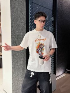Give 纪梵希 2025年春夏新品上新 三标齐全 纯棉圆领短袖T恤 好货不用过多介绍 看细节 专柜码数 M-Xxxl 175 140建议L