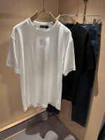 Balm*In 巴尔曼 2025春夏新款短袖Ｔ恤。男人心目中的“里程碑”机车王国的“佼佼者”遍布世界的顶级时装品牌.它很另类,在时装的排名中我总觉得它天下无敌的