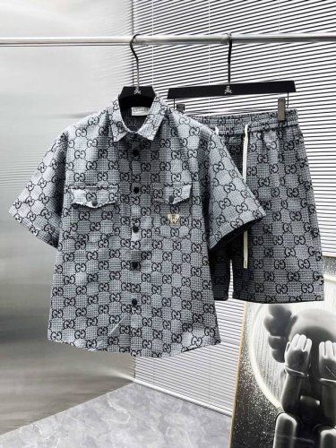 古奇 Gucci 2025Ss春夏新款 休闲 短袖 短裤裤 套装，高端版本！专柜定制面料 透气舒适度高，细节无可挑剔，品牌元素设计理念，体现高品质。手感细腻柔软