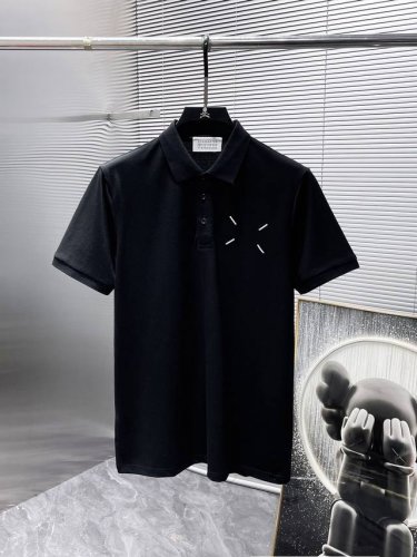 马吉拉 2025Ss夏季新款 翻领短袖T恤 Polo衫，高端版本！专柜定制面料 透气舒适度高，细节无可挑剔，品牌元素设计理念，体现高品质。手感细腻柔软！呈现休闲