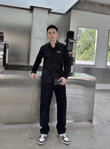 西太后 专柜最新款男士必备款衬衫 100%天然棉 舒服透气 原单狠货 原版面料 柔软舒适 上身高端又奢华 足够场面的档次 这款衬衫无不骄傲的让你满意有面子 尺码