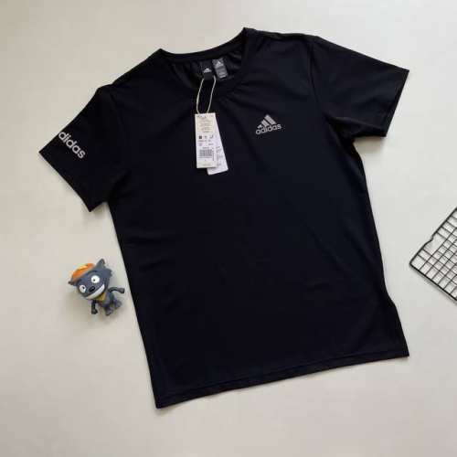 阿迪达斯Adidas夏季新款珠地速干面料短袖！ 采用180克重珠地速干面料，经典的硅胶Logo美观大气，高品质，高端工艺做工精细。 经典硅胶Logo设计，高质量
