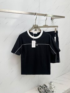 一套Dior 家最新25Ss爆款套装来袭 面料采用原版定制 面料柔软轻盈 吸湿排汗 上身超级舒服 M 3Xl