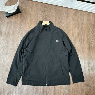 230 Kolon Sport可隆男士梭织拉链防风防泼水户外运动冲锋衣单层夹克 厌倦了笨重的外套？冲锋衣单层夹克，以96%聚酯纤维+4%氨纶的黄金配比，打造超轻