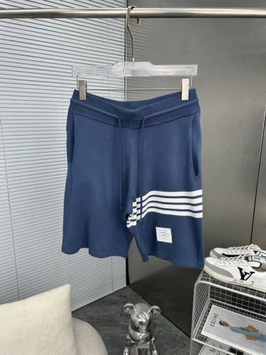 Tb汤姆布朗 2025Ss新款针织短裤 定制面料采用威化布织法 提花针织工艺 版型紧致立体 4杠拼接 定制裤绳五金质感强 顺滑 上身舒适透气 凹凸有型的立体感