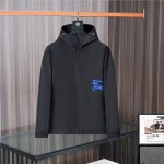 Zhen Burberry巴宝莉最新连帽男款夹克，高品质原版设计和采料，精选双股斜纹防风透气的锦棉面料，柔和透气性强的锦绸内里，穿着合身舒适大方，五金、辅料、做