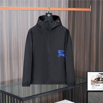 Zhen Burberry巴宝莉最新连帽男款夹克，高品质原版设计和采料，精选双股斜纹防风透气的锦棉面料，柔和透气性强的锦绸内里，穿着合身舒适大方，五金、辅料、做