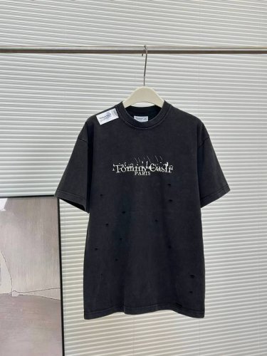maison Margiela 马吉拉Mm6夏季 联名款水洗做旧磨破破坏字母割洞短袖 T恤 男女情侣款 洗水做旧效果 割洞破坏字母 短袖的底衫是 %纯棉亲肤透气