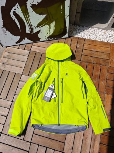 凯乐石Kailas Mont X-pro 舒适休闲薄款 刺绣Logo防水防风透气轻量登山全天候硬壳耐磨冲锋衣 男女同款 热爱户外探险的朋友们看过来！这款凯乐石M