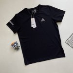 阿迪达斯Adidas夏季新款珠地速干面料短袖！ 采用180克重珠地速干面料，经典的硅胶Logo美观大气，高品质，高端工艺做工精细。 经典硅胶Logo设计，高质量