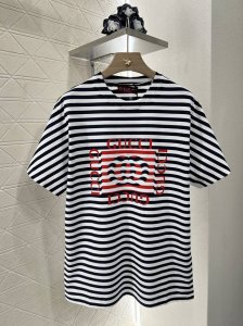 gucc*2025新品上架 圆领条纹字母 定制Yb原生全棉材质 透气舒适 质感十足 Oversized宽松T恤裁剪 凸显品牌格调 采用克重纯棉制成 略带有弹力