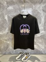 p210 Gucci古奇 2025Ss春夏最新款短袖T恤出货啦！！ 2025新款T恤 高版本专用面料 高克重纯棉丝光面料 上身舒适不失挺阔 针脚刺绣工艺、数字印