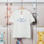 迪奥Dior 新款刺绣短袖T恤 ，高品质尼龙纯棉洗水手感，前片Logo字母高工艺绣花，罗纹专门定制.面料舒适柔软，还原特殊工艺带来的潮流，定制定染 ，三标齐全