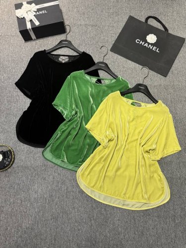 巨爆！巨好卖！夏天就要选择亮色系 时髦洋气又百搭真丝丝绒阔版型后背拼蕾丝镂空设计短袖小衫黑色｜黄色｜绿色 都超爆！Smlxl，偏大