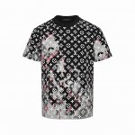 Louis Vuitton 路易威登 25Ss 火烧云老花满印短袖 采用32支280G纯棉面料，上身舒适透气，16针高密度缝线加固领口与袖笼，经得起反复穿着，拒