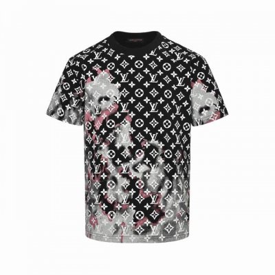 Louis Vuitton 路易威登 25Ss 火烧云老花满印短袖 采用32支280G纯棉面料，上身舒适透气，16针高密度缝线加固领口与袖笼，经得起反复穿着，拒