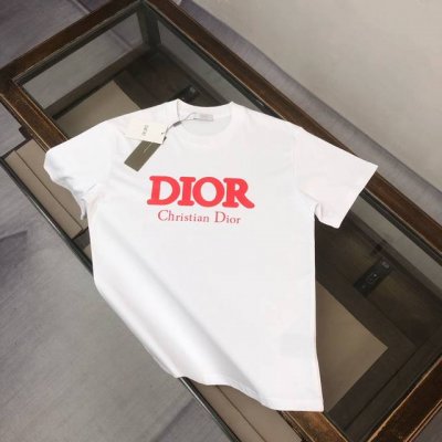 Dior 迪奥 2025春夏最新款短袖T恤，男女同款定制专属纯棉面料，定制原版工艺螺纹，胸前印花字母Logo设计！简约大方，从容百搭，档次极高，完美融入时尚还有