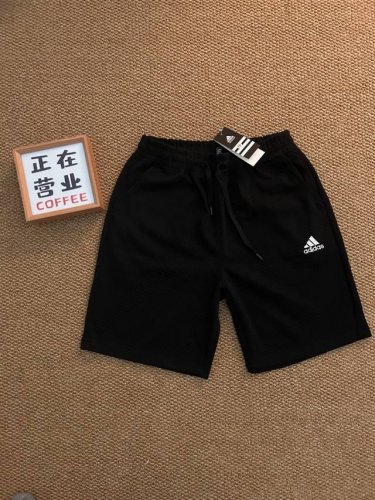 Adidas '阿迪 夏季最新款基础黑色五分休闲短裤 采用重磅华棉面料，触感柔和、垂感强，穿着体验感好 4-5级水洗色牢度不易褪色 面料采用水洗印染工艺 水洗不