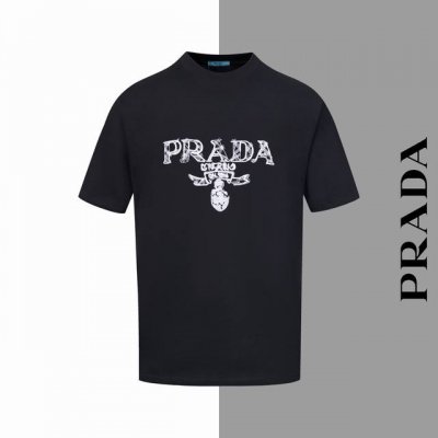 款号#Z59 普拉达字母限定大标刺绣圆领短袖 prada官网一致款式 面料：32支双纱280克纯棉面料 同缸同色织染螺纹 颜色一致 工艺：进口机器万针饱满刺绣工