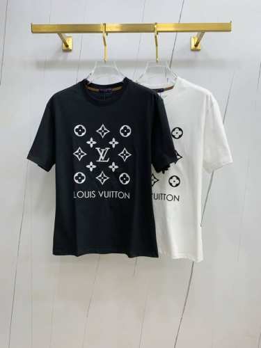 lv2025夏季新款短袖T恤，个性艺术系列全网独家首发 百搭款细节处理完美纯棉面料十分精致 原版面料 网红明星同款高版本 高品质手感非常舒服 时尚又个性 超级百