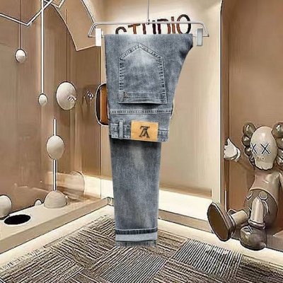 lv 2025官网高端新品原单少数帅爆牛仔裤，百分百原单 百搭神器！今年最新流行的风格设计款式，剪裁设计挺拔有型！低调不失奢华 超有Feel上身精致跃然，简单就