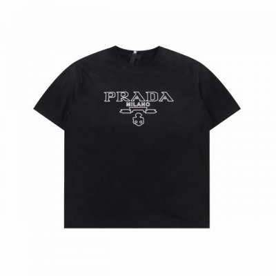prada 普拉达 镂空字母印花圆领短袖 赛尔棉面料、立体压花徽标、正方版型、圆领短袖、平直底边、全套辅料配备！采用26S双纱面料，280G；搭配32支双纱，3